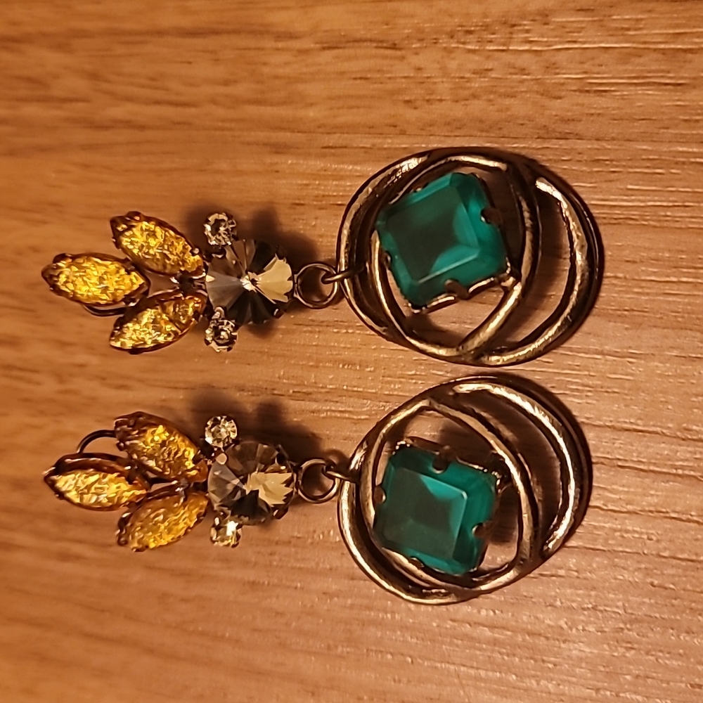 LULU FROST VINTAGE UNIQUE CLIP-ON EARRINGS (one of a kind)